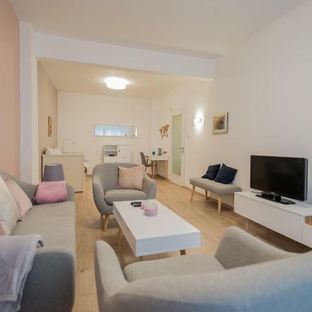 Chic And Spacious Apartment In Central Sofia - Patriarh Evtimiy By Flat Mаnager 外观 照片